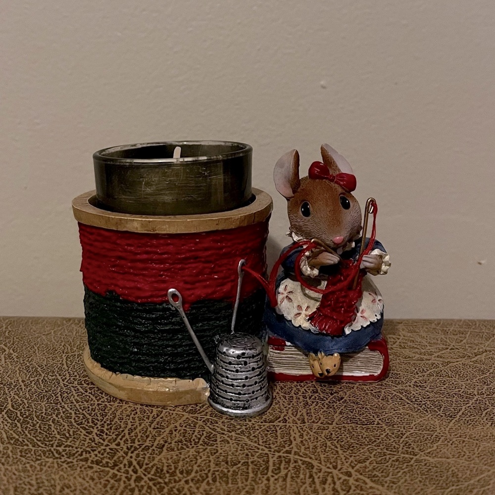 Yankee candle ceramic knitting mouse